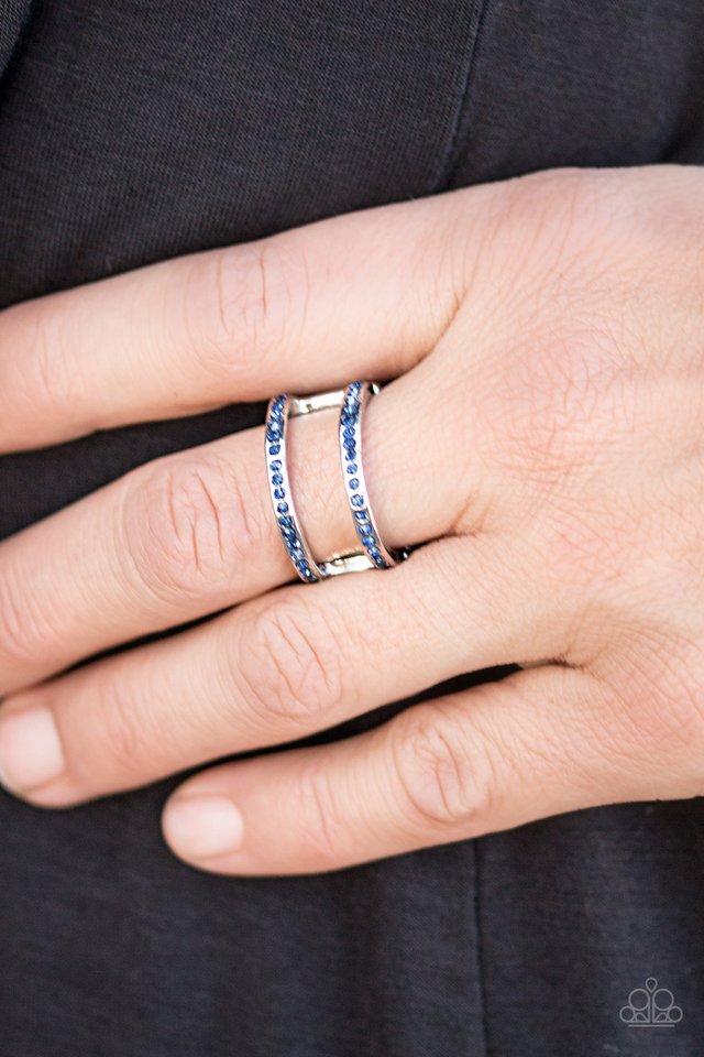 Paparazzi ♥ Surrender The Sparkle - Blue ♥ Ring