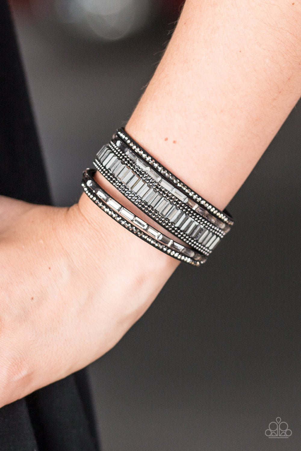 Paparazzi ♥ Spectacular Shimmer - Black ♥  Bracelet