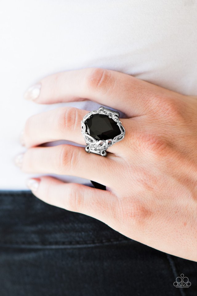 Paparazzi ♥ Live Like A Queen - Black ♥ Ring