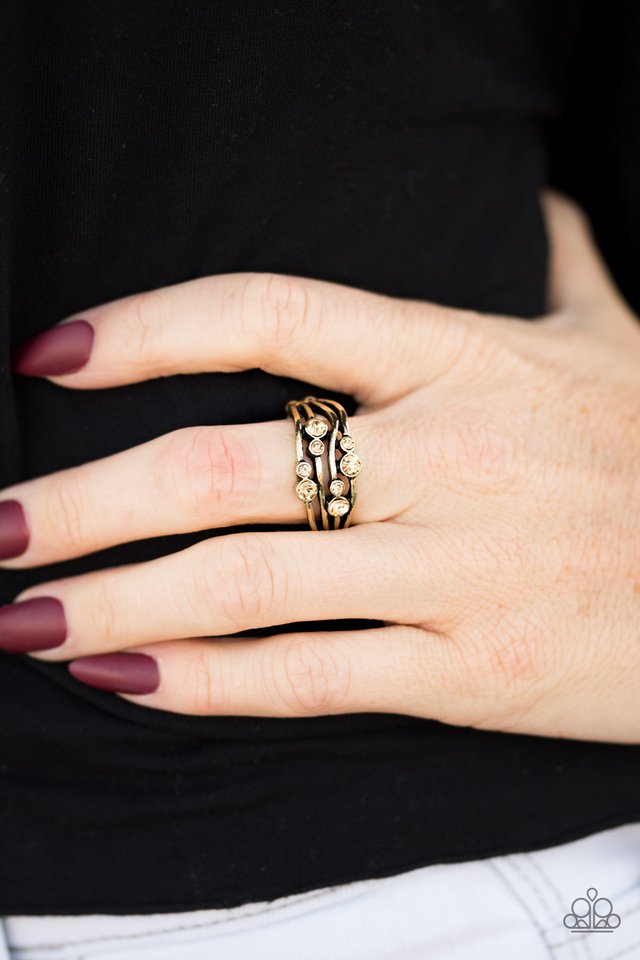 Paparazzi ♥ Welcome To GLEAMland - Brass ♥ Ring