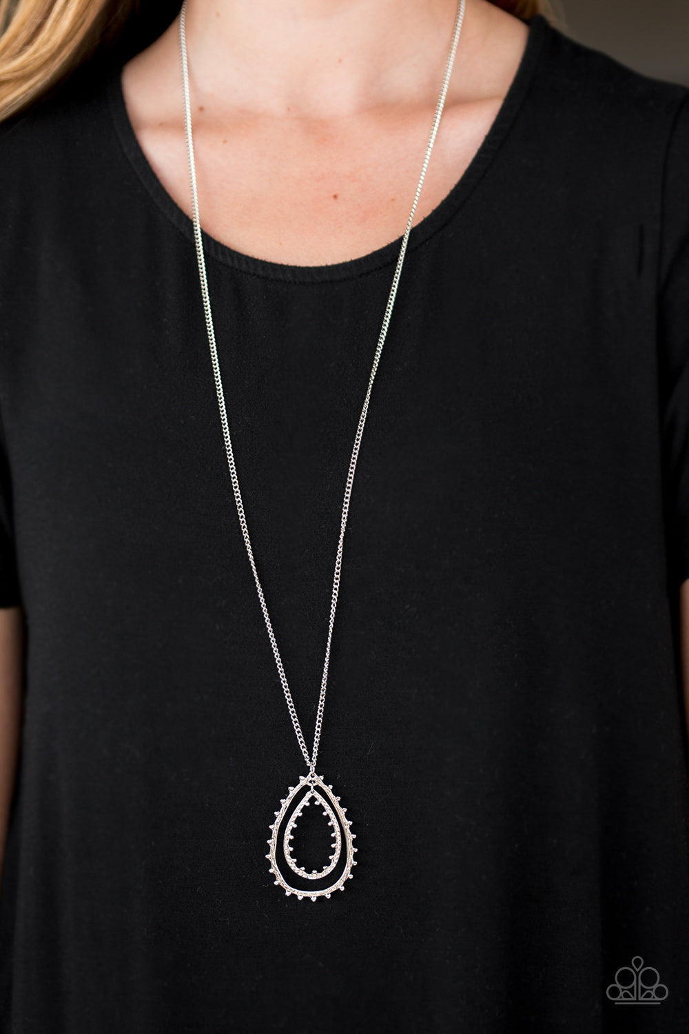 Paparazzi ♥ Drop-Dead Gorgeous - Silver ♥  Necklace