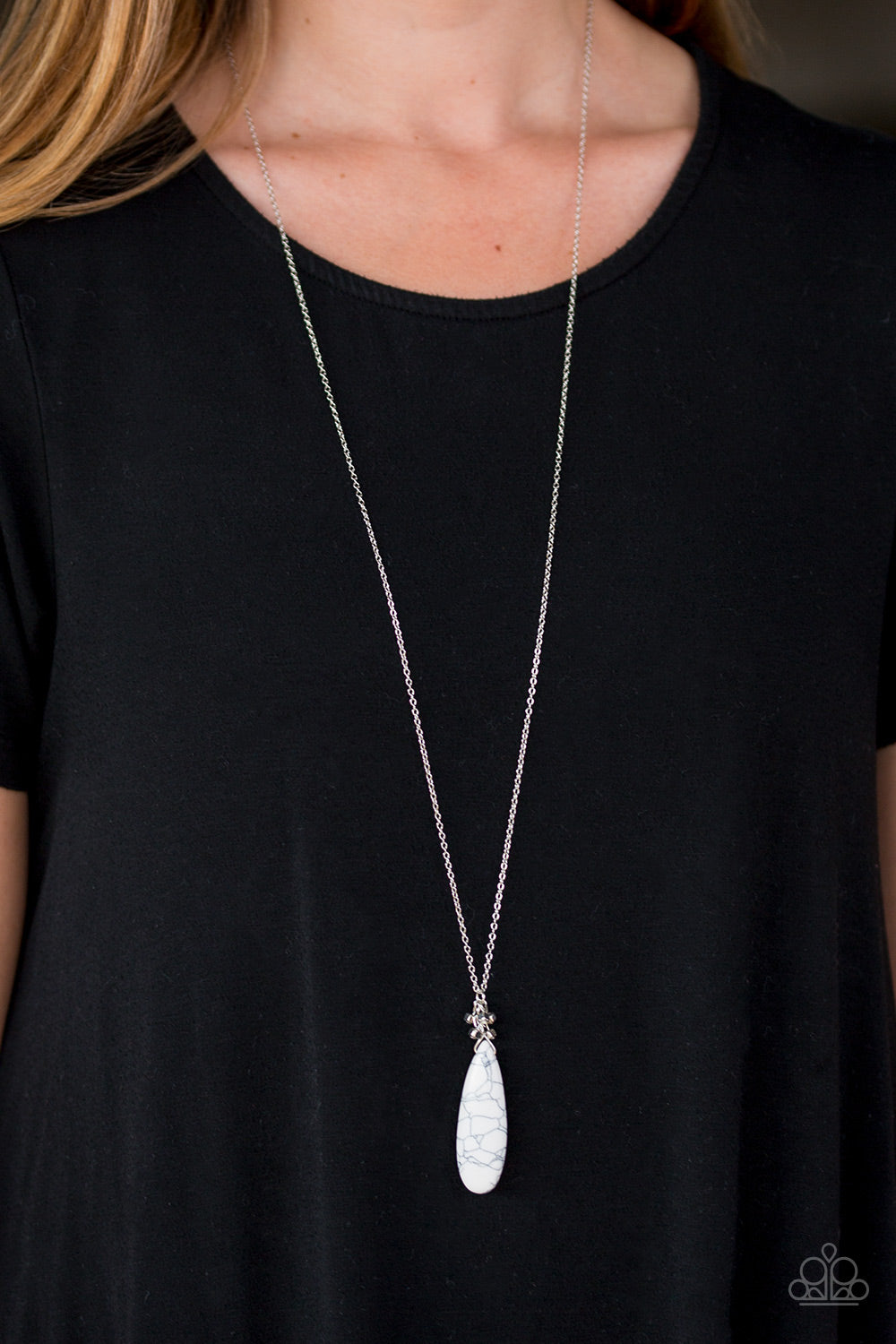 Paparazzi ♥ Canyon Craze - White ♥  Necklace