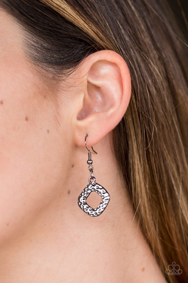 Paparazzi ♥ Wild Catch - Black ♥ Necklace