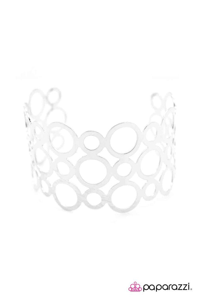 Paparazzi ♥ Circle Back Around - Silver ♥ Bracelet