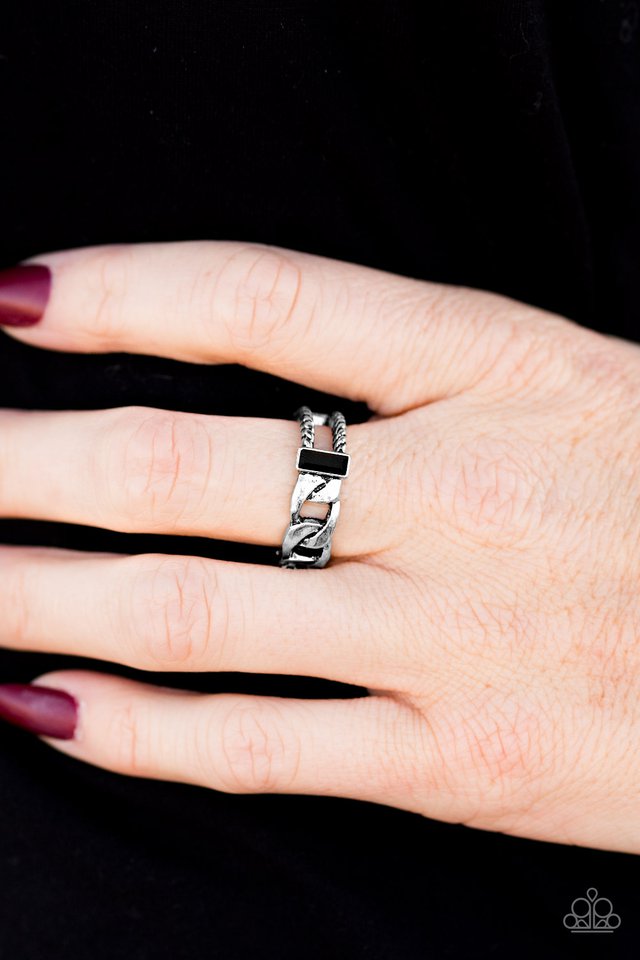 Paparazzi ♥ Runway Edge - Black ♥ Ring