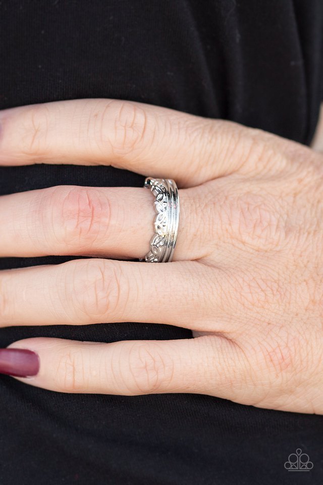 Paparazzi ♥ Seeing Is BeLEAFing - Silver ♥ Ring