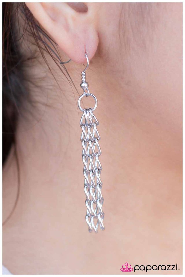 Paparazzi ♥ Brilliantly Barricaded - Silver ♥ Necklace