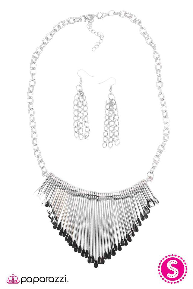 Paparazzi ♥ Brilliantly Barricaded - Silver ♥ Necklace