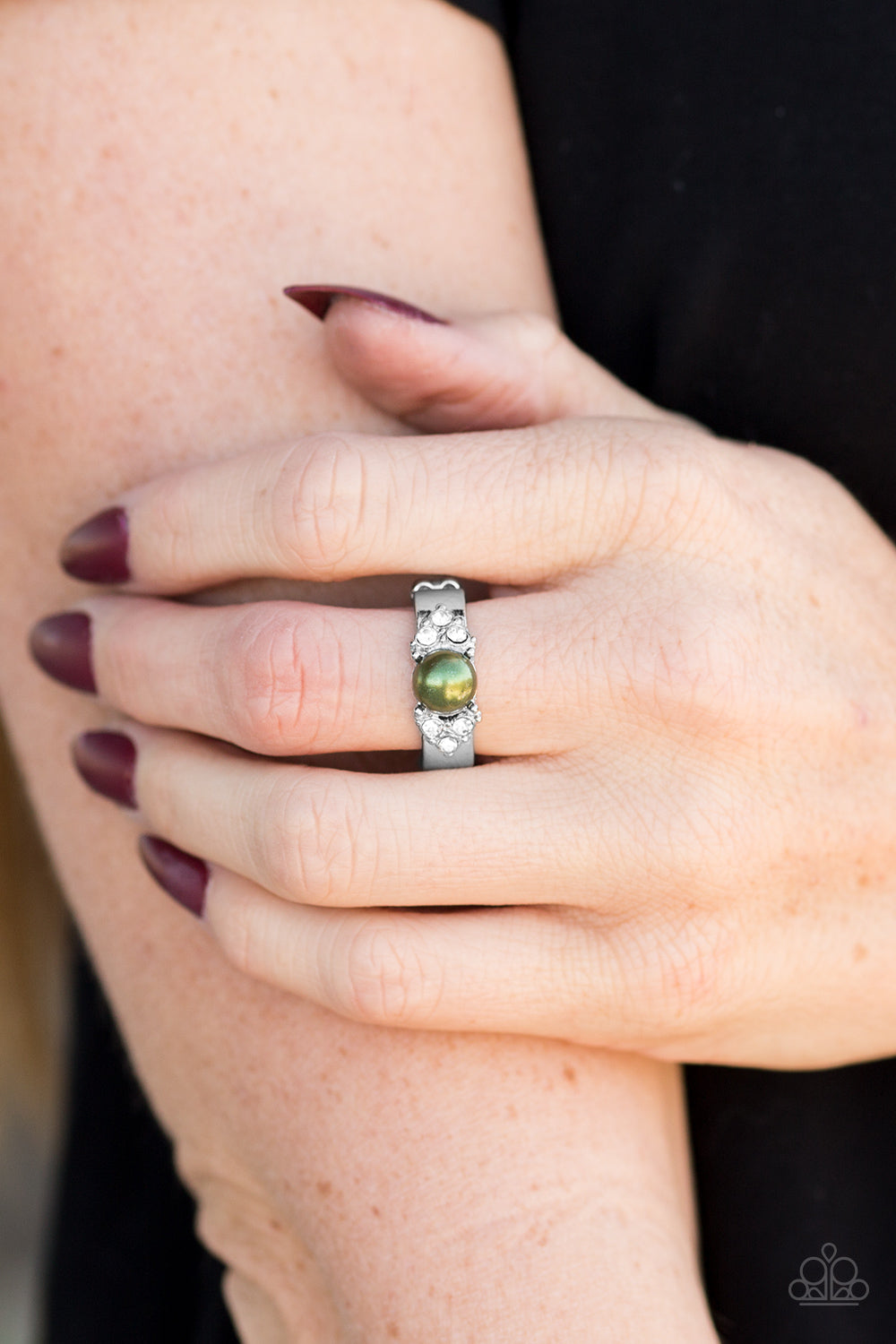 Paparazzi ♥ The Front Runner - Green ♥  Ring