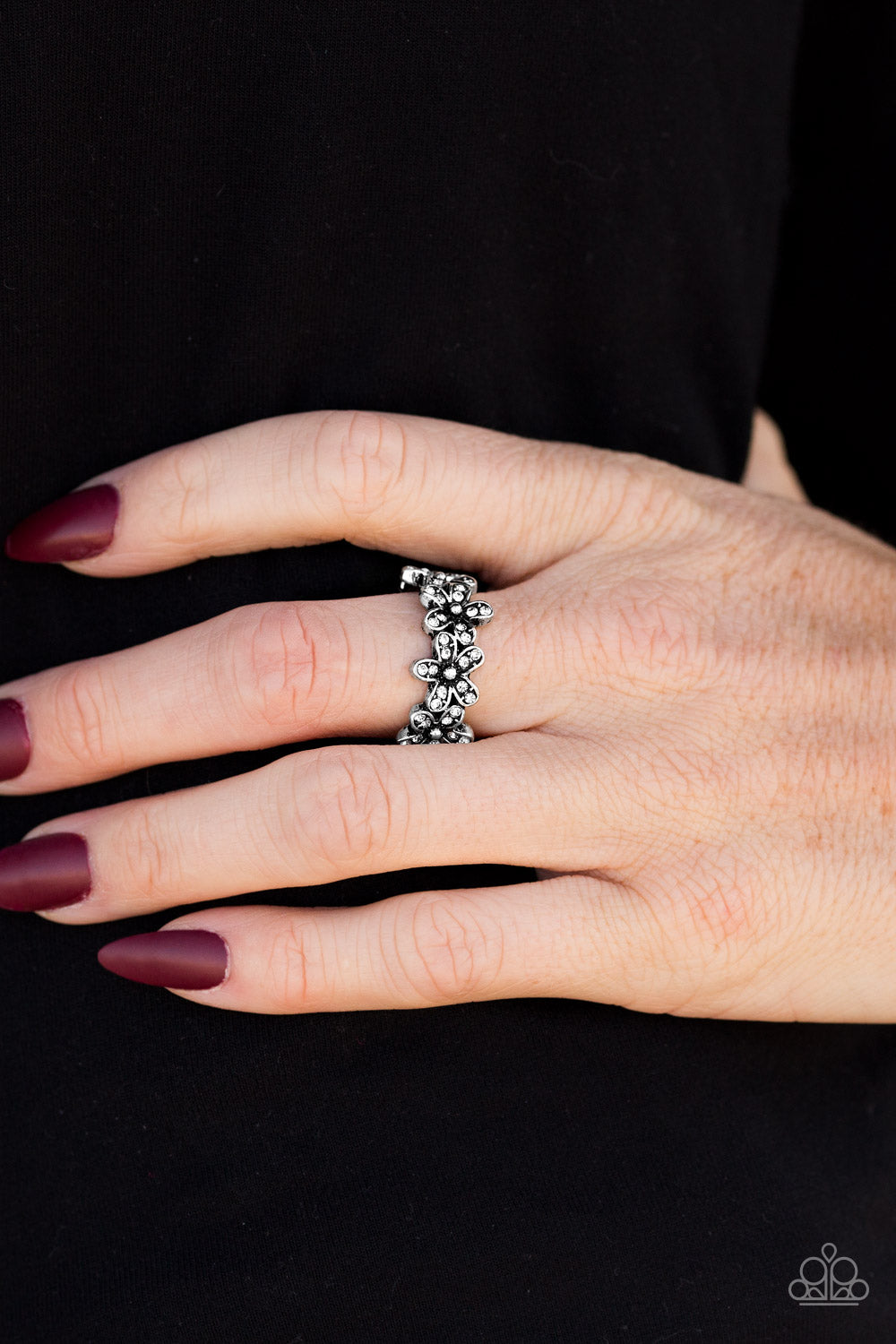 Paparazzi ♥ Daisy Dazzle - White ♥  Ring
