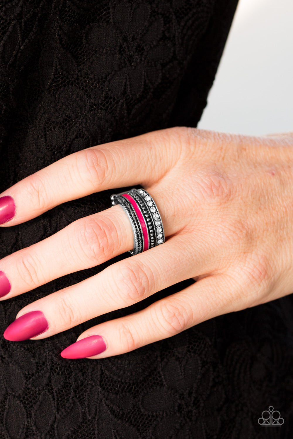 Paparazzi ♥ One WILDLIFE To Live - Pink ♥  Ring