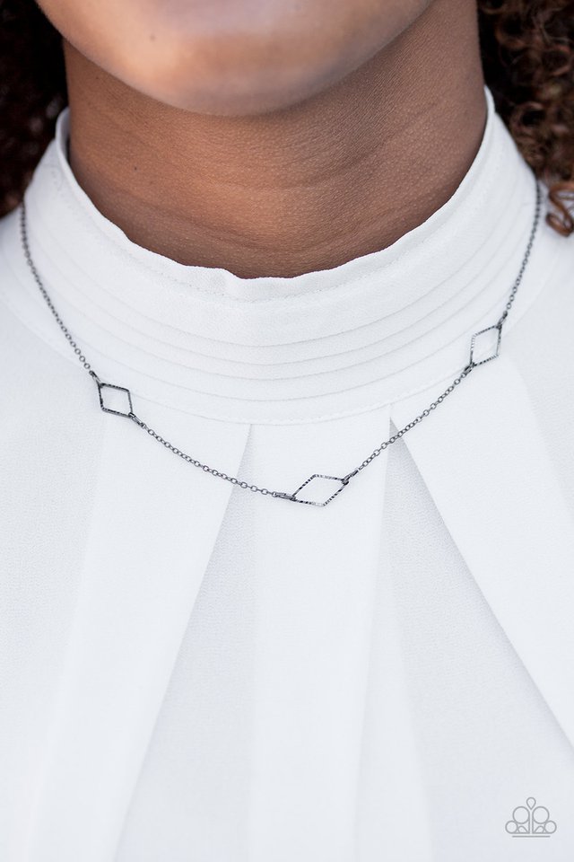 Paparazzi ♥ Dangerously Dainty - Black ♥ Necklace