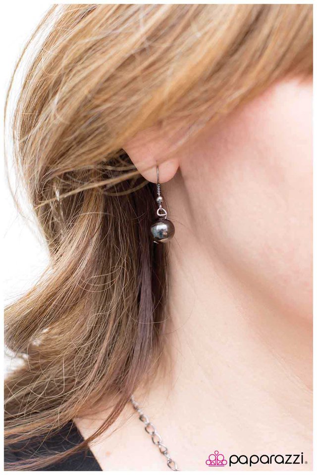 Paparazzi ♥ Come Fly With Me - Black ♥ Necklace