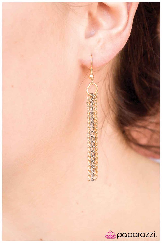 Paparazzi ♥ The Love Connection - Gold ♥ Necklace