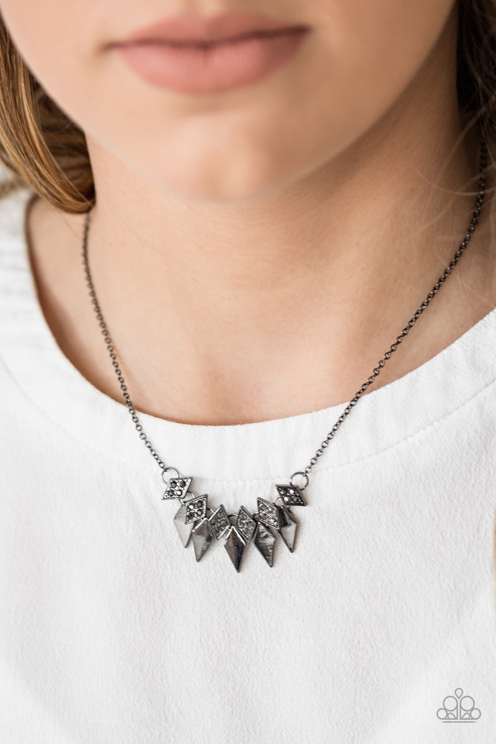 Paparazzi ♥ Over The Edge - Black ♥  Necklace