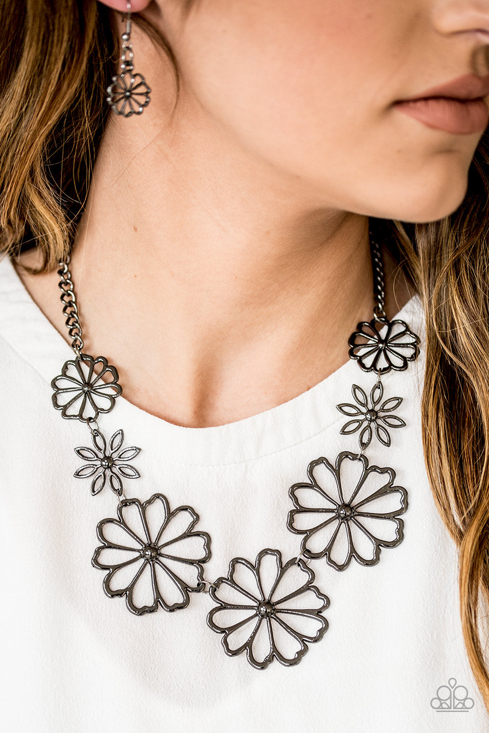 Paparazzi ♥ Blooming With Beauty - Black ♥  Necklace