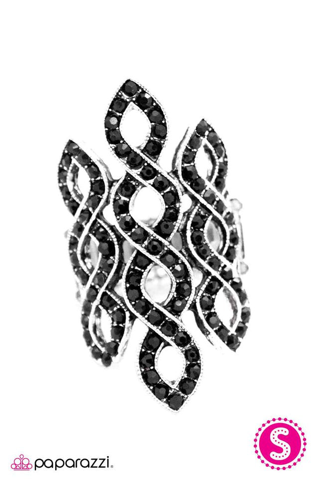 Paparazzi ♥ Twisted Sister - Black ♥ Ring