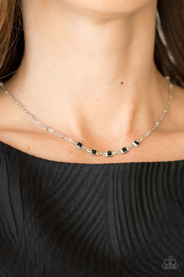 Paparazzi ♥ GLEAM World - Black ♥ Necklace