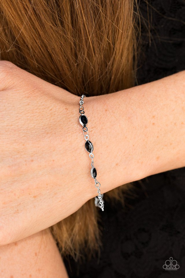 Paparazzi ♥ Center Stage Chic - Black ♥ Bracelet