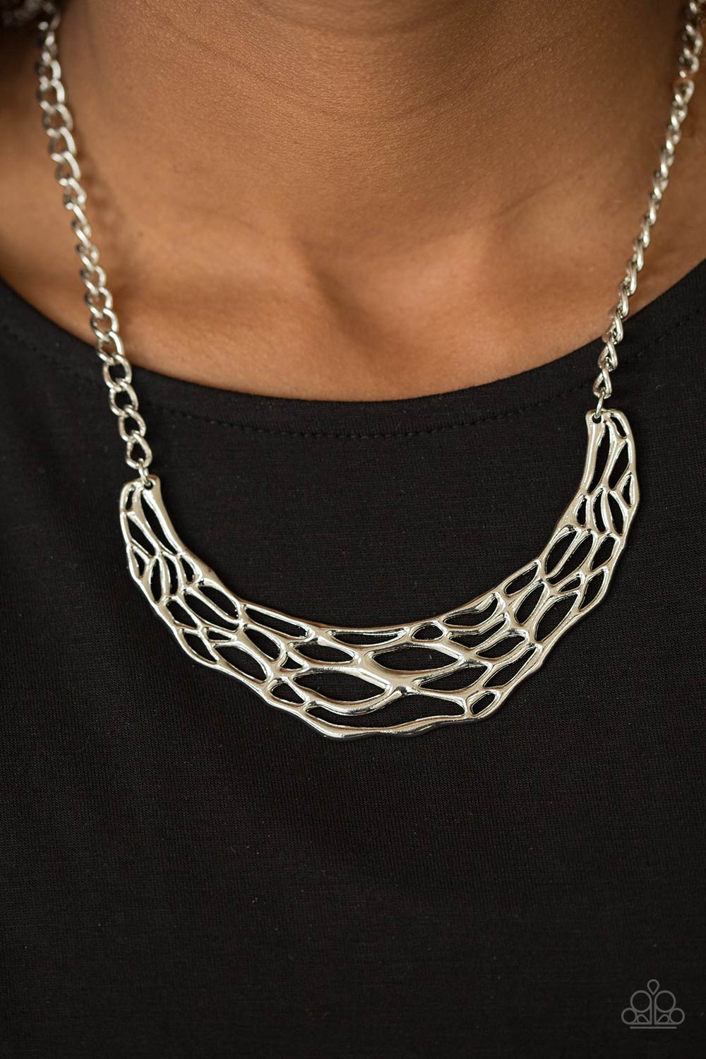 Paparazzi ♥ Fashionably Fractured - Silver ♥  Necklace