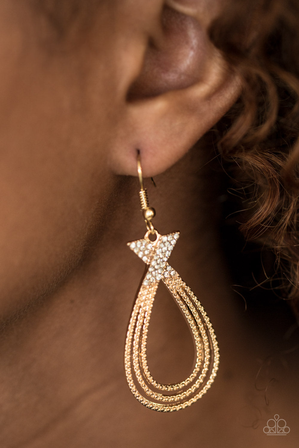 Paparazzi ♥ Fair FAME - Gold ♥  Earrings