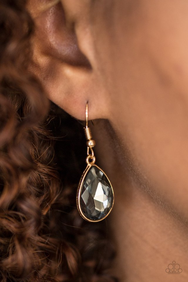 Paparazzi ♥ Play The FAME - Gold ♥ Earrings