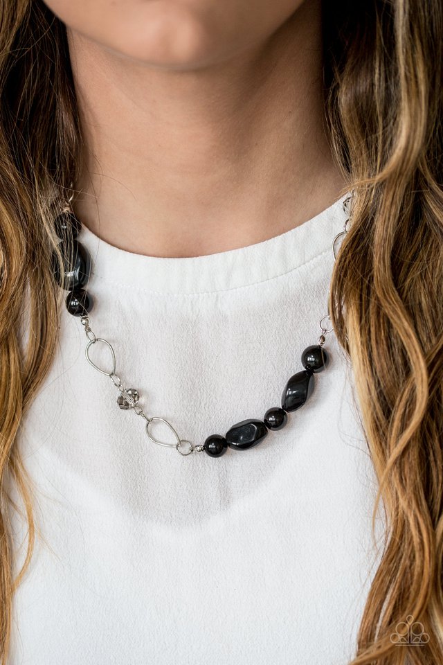 Paparazzi ♥ Beam Away - Black ♥ Necklace