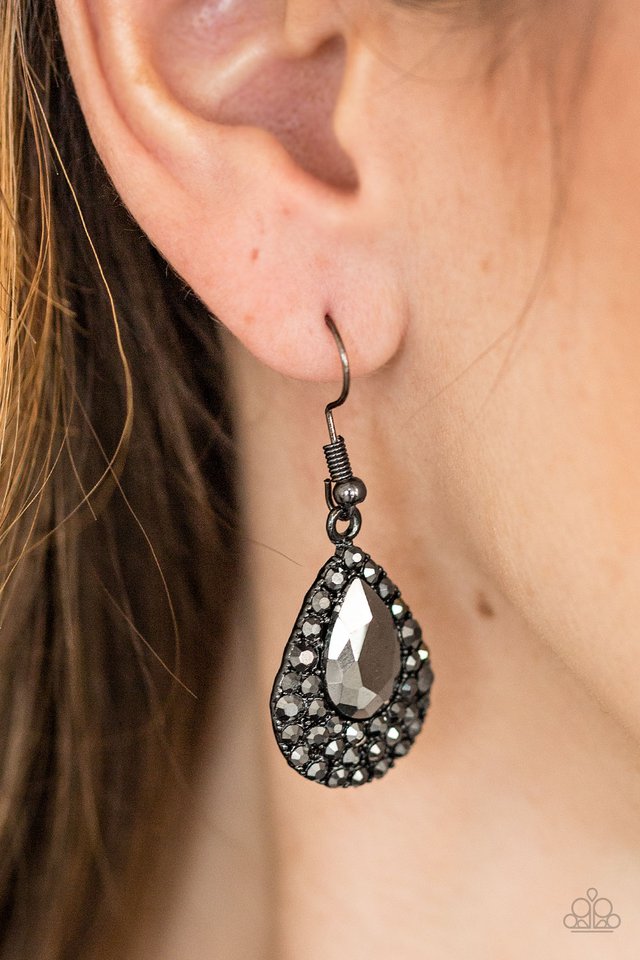 Paparazzi ♥ Reel In The Glitter - Black ♥ Earrings