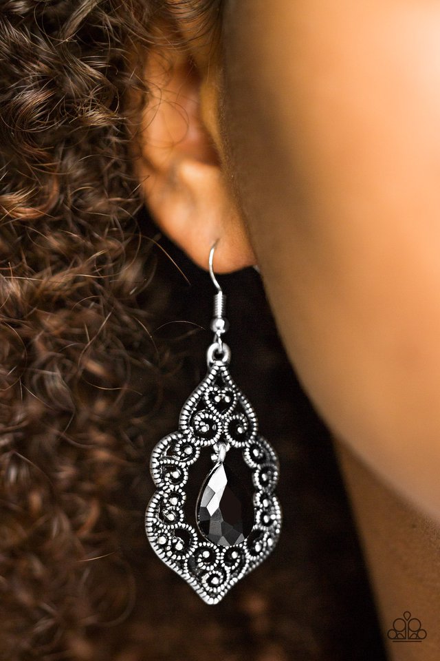 Paparazzi ♥ Work The CROWN - Black ♥ Earrings