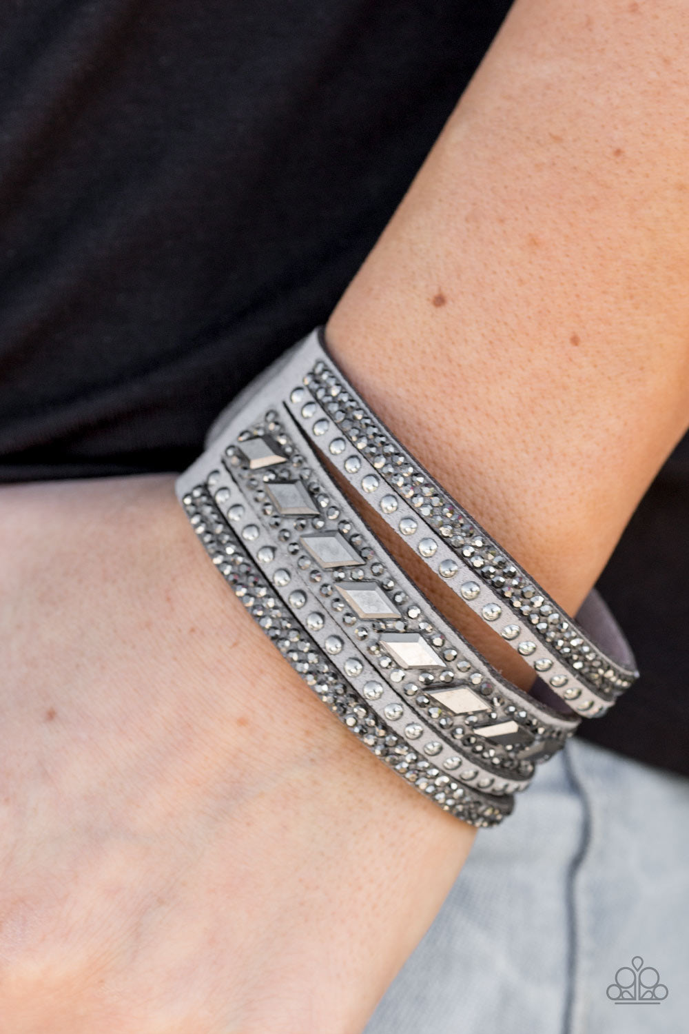 Paparazzi ♥ Stealing The Show - Silver ♥  Bracelet
