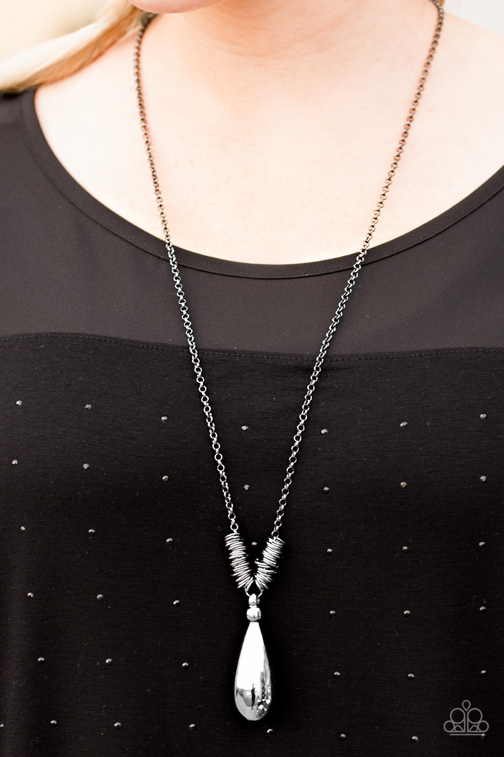 Paparazzi ♥ Just A Drop - Black ♥  Necklace