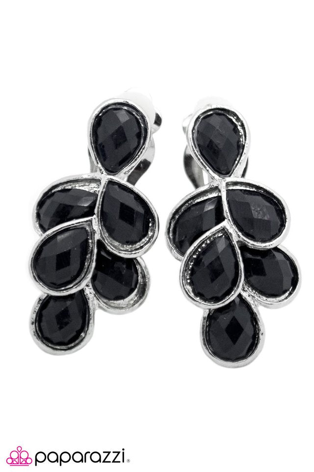 Paparazzi ♥ In Full Force - Black ♥ Earrings