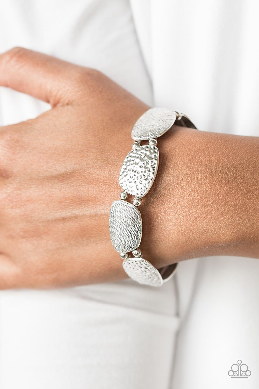 Paparazzi ♥ Cave Chic - Silver ♥  Bracelet