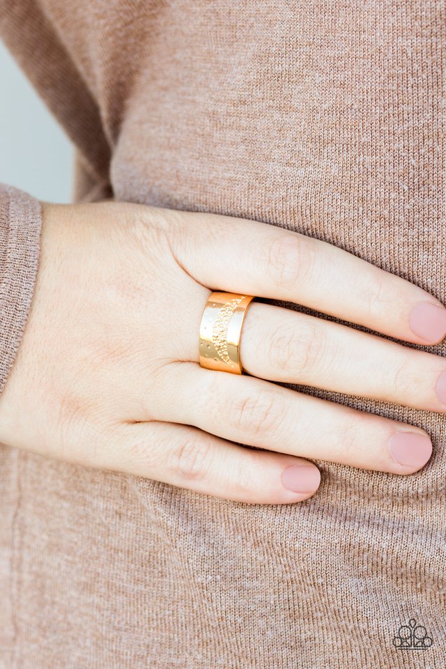 Paparazzi ♥ Texture Trip - Gold ♥ Ring