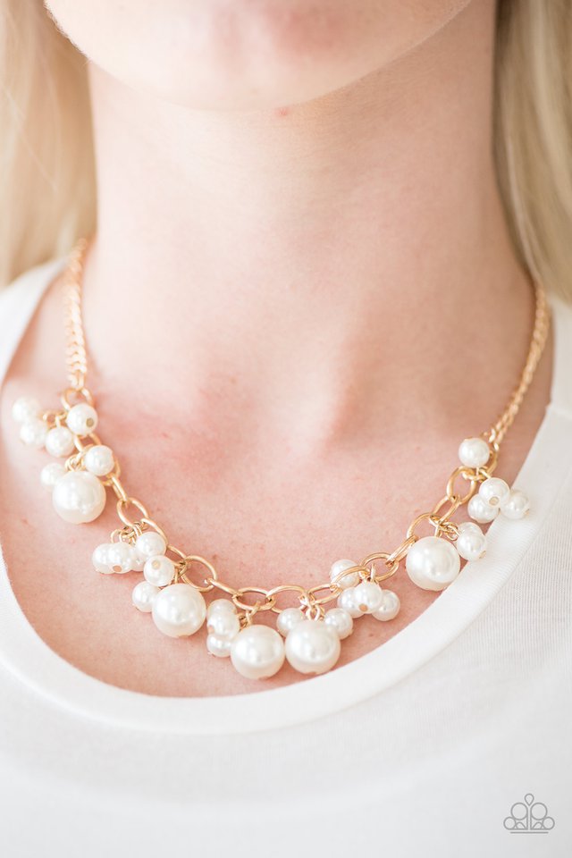 Paparazzi ♥ Celebrity Treatment - Gold ♥ Necklace