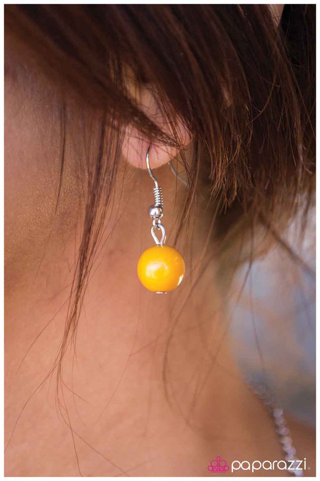 Paparazzi ♥ Somewhere Along the Line - Yellow ♥ Necklace