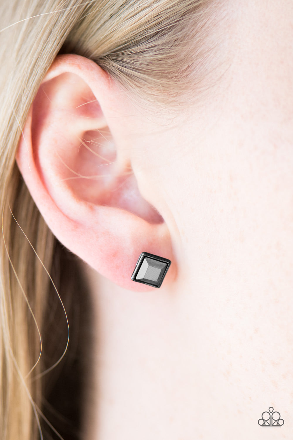 Paparazzi ♥ Princess Perfection - Black Post ♥  Post Earrings