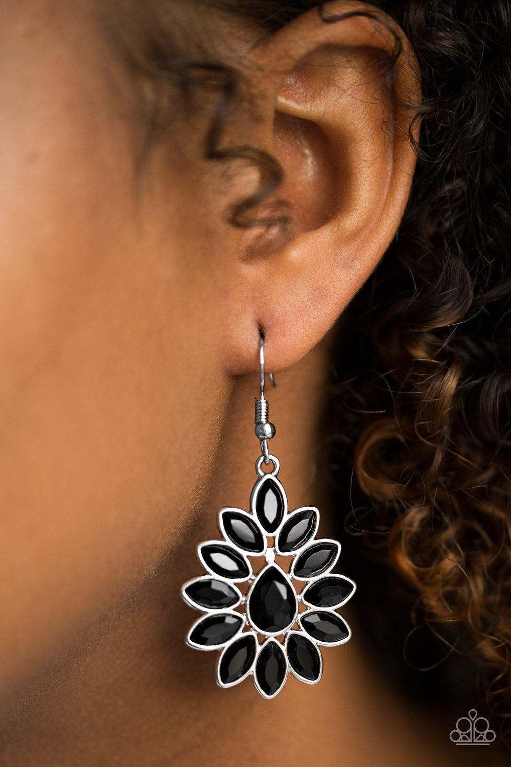 Paparazzi ♥ Sparkle On Command - Black ♥  Earrings