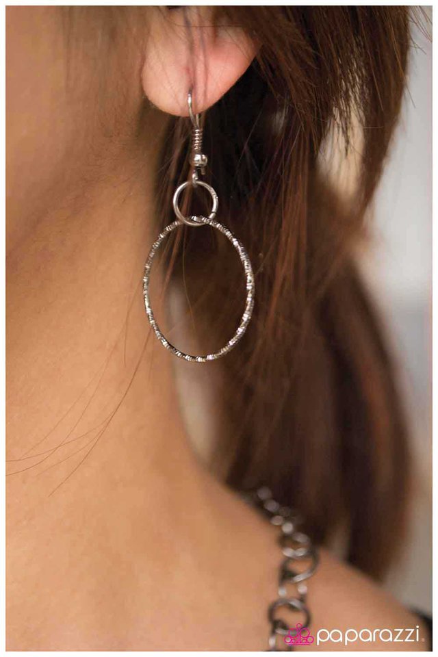 Paparazzi ♥ Get In the Ring - Black ♥ Necklace