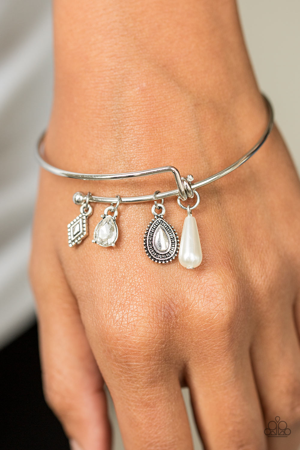 Paparazzi ♥ Gracefully Graceful - White ♥  Bracelet