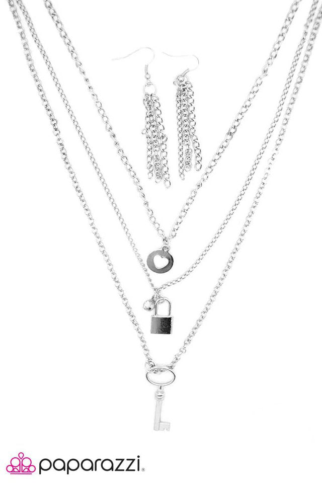 Paparazzi ♥ The Key to My Heart - Silver ♥ Necklace