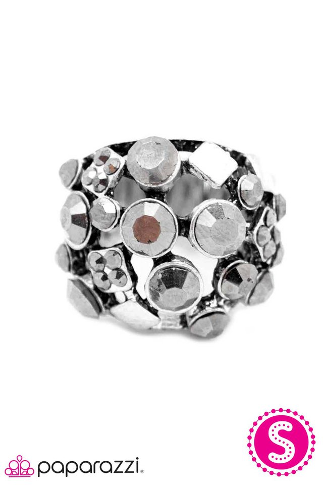 Paparazzi ♥ Glisten Up - Black ♥ Ring