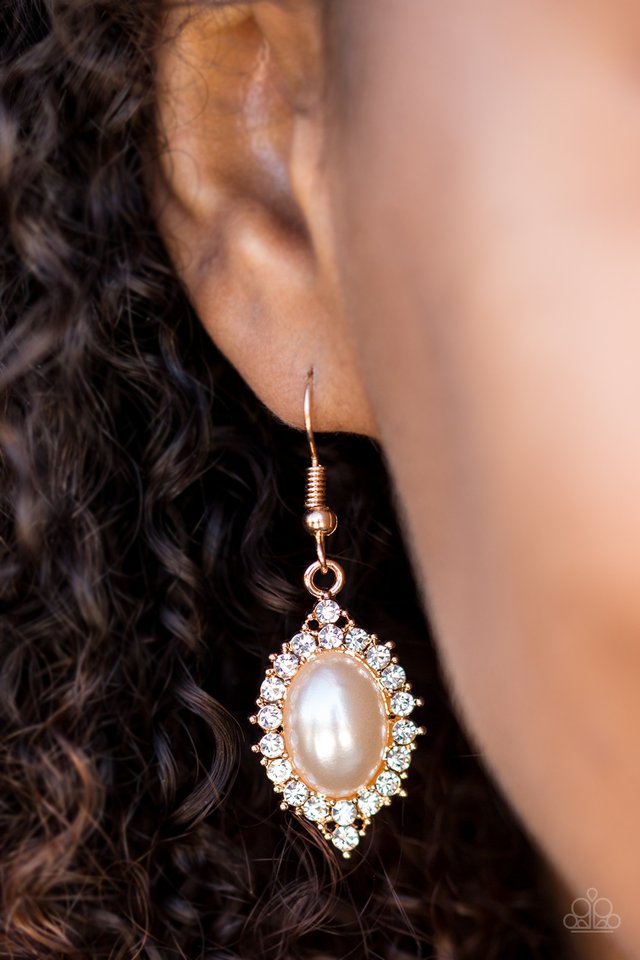 Paparazzi ♥ Right On SHOWTIME - Gold ♥ Earrings