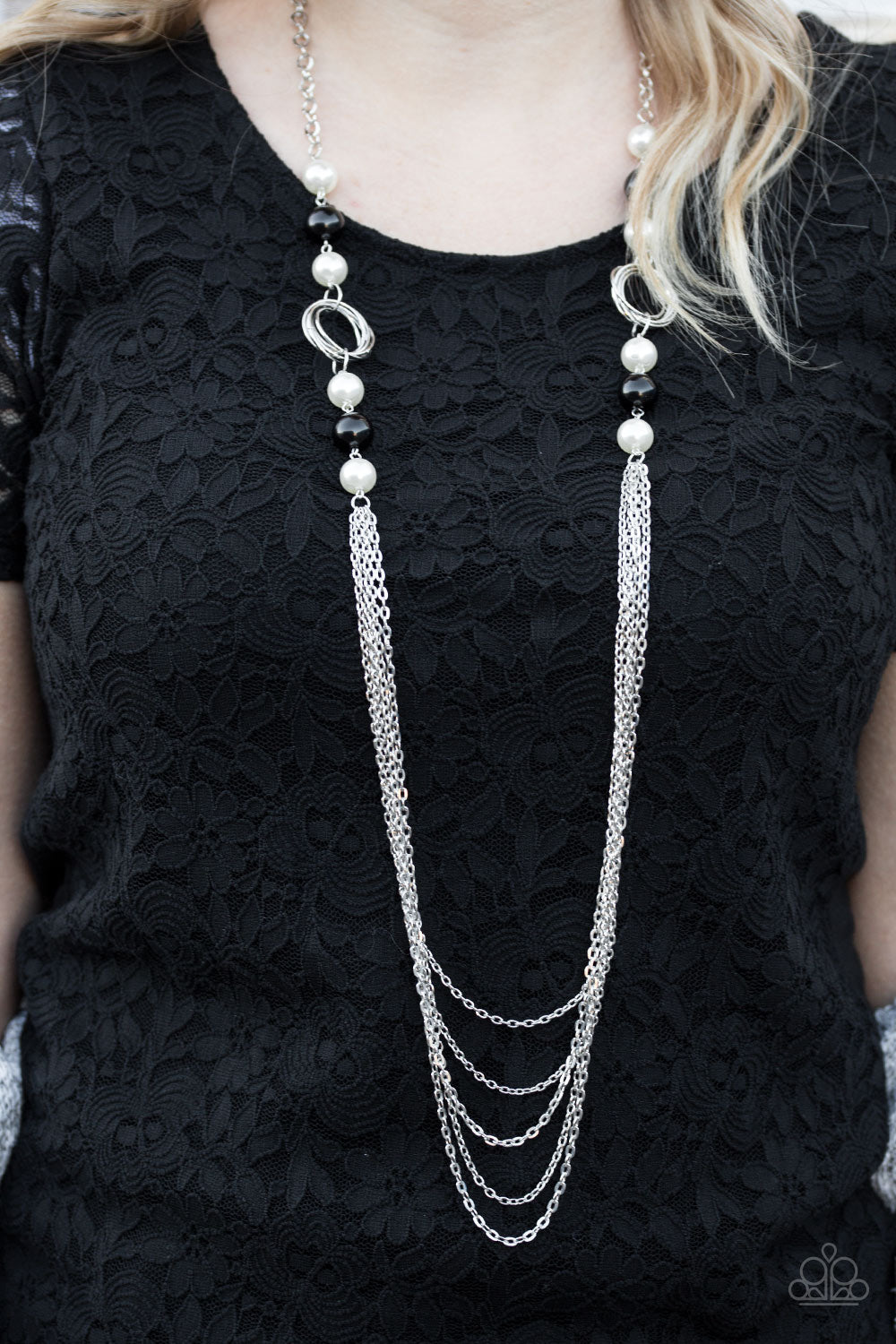 Paparazzi ♥ Pour The Wine - Black ♥  Necklace