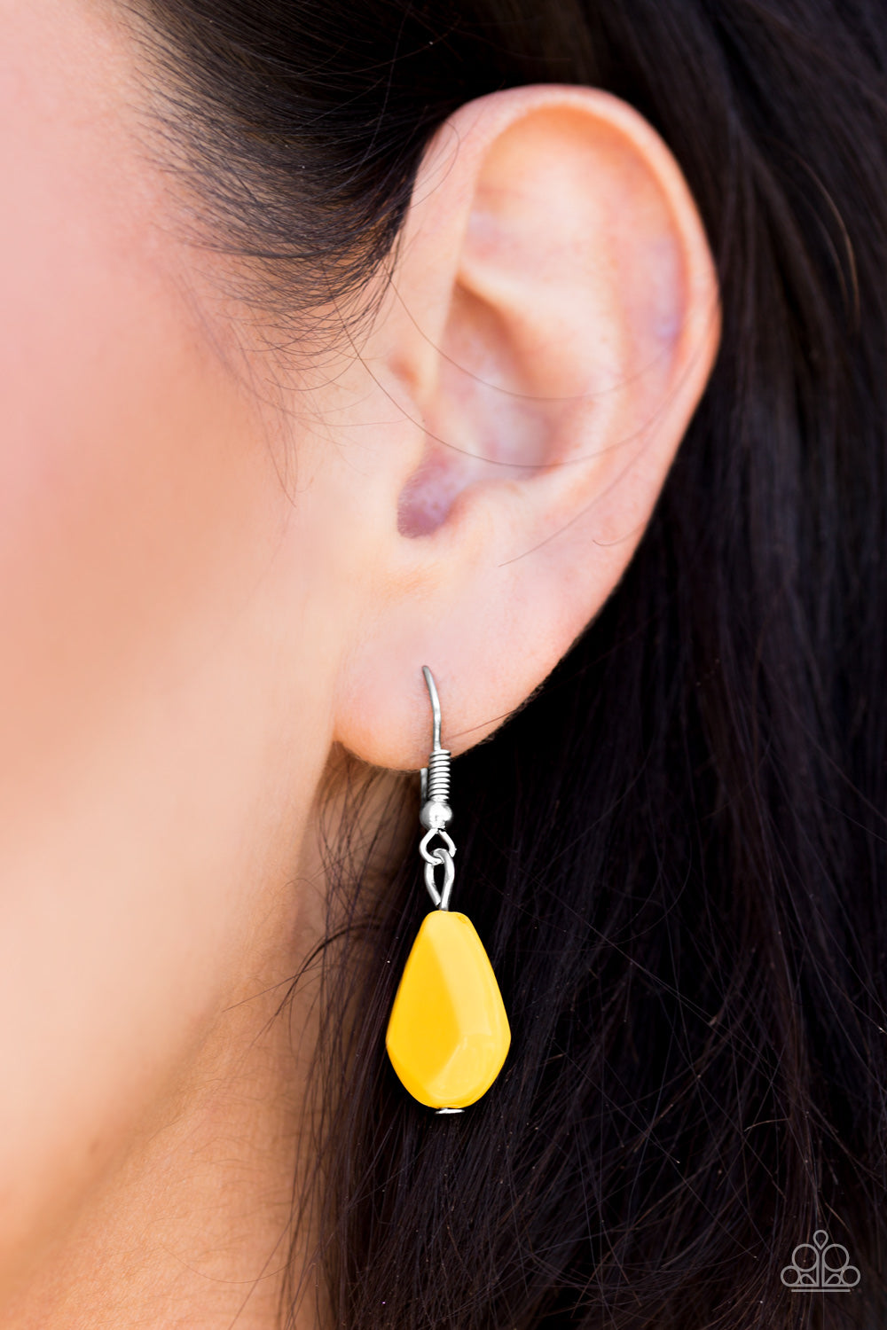 Paparazzi ♥ Voguish Vanity - Yellow ♥  Necklace