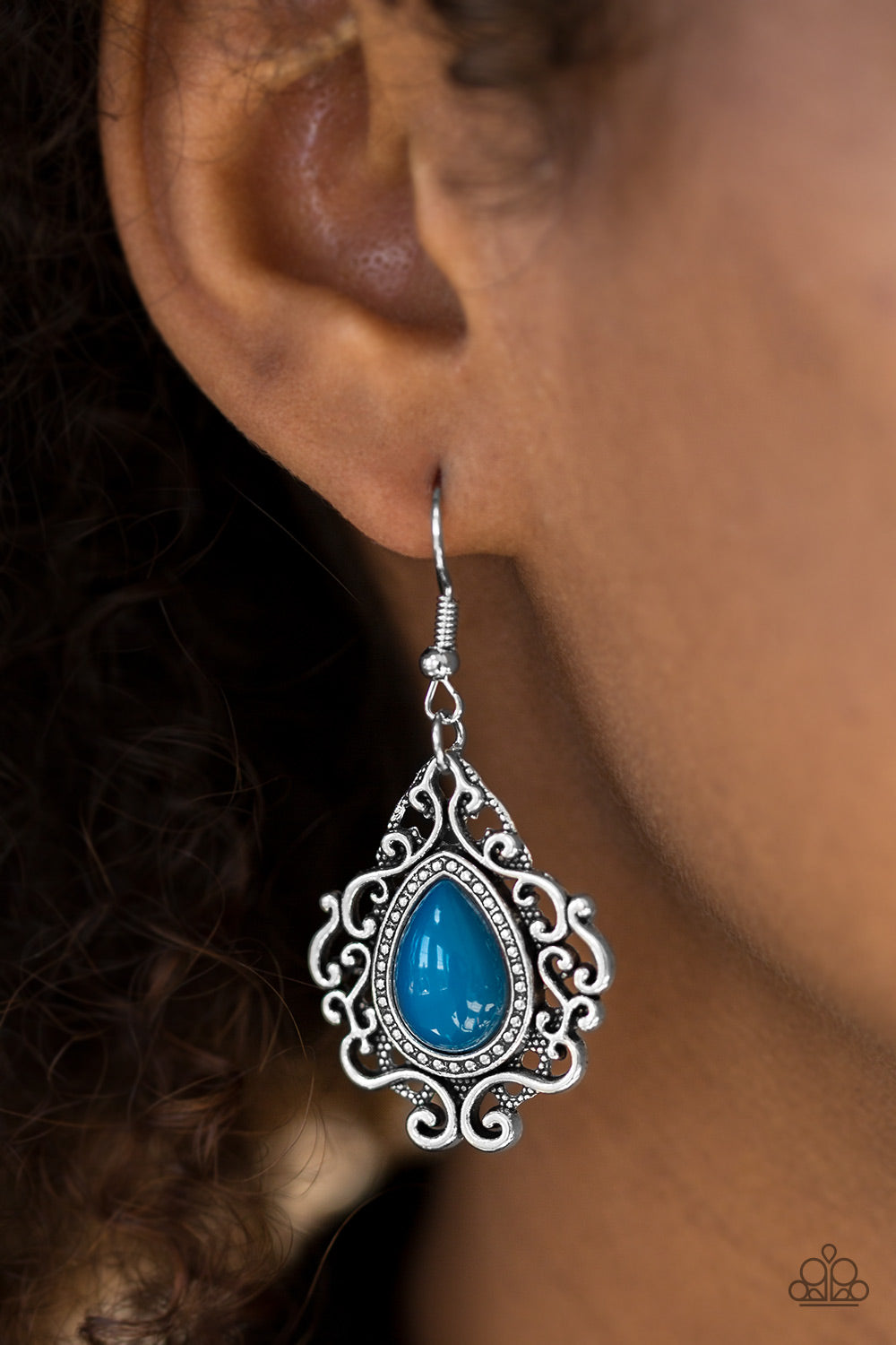 Paparazzi ♥ Grand Cayman Grandeur - Blue ♥  Earrings