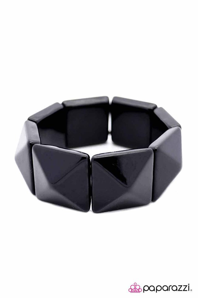 Paparazzi ♥ Stretching the Truth - Black ♥ Bracelet