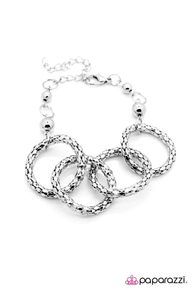 Paparazzi ♥ Take It Easy - Silver ♥ Bracelet