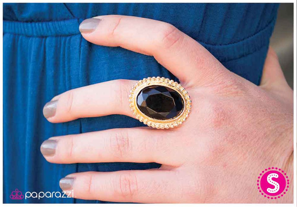 bow-down-black-p4re-bkgd-001xx