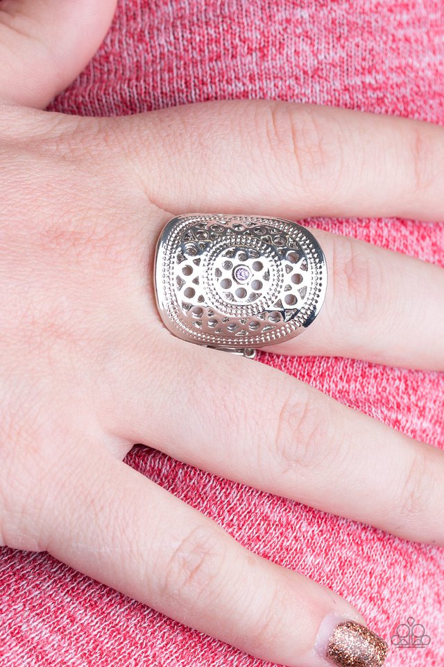 Paparazzi ♥ Raleigh Radiance - Purple ♥ Ring